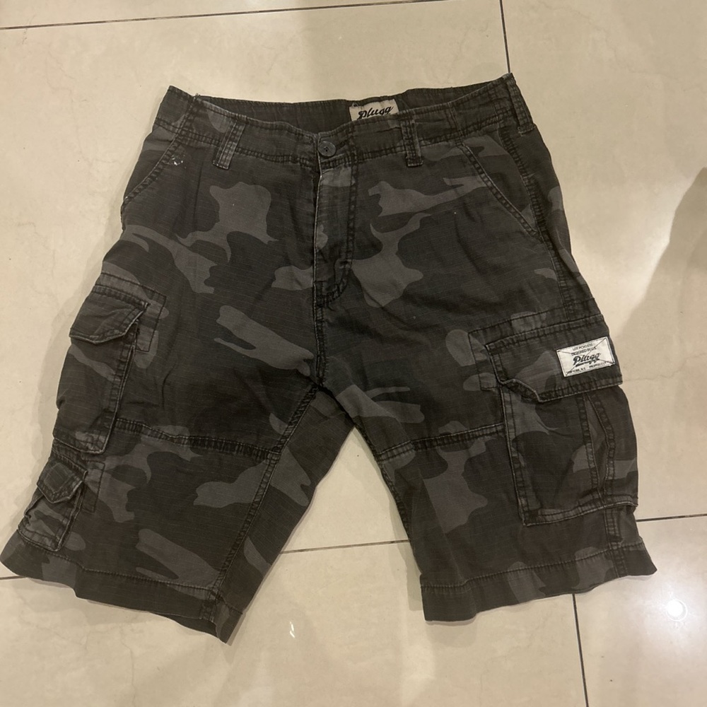 long cargo camo jorts